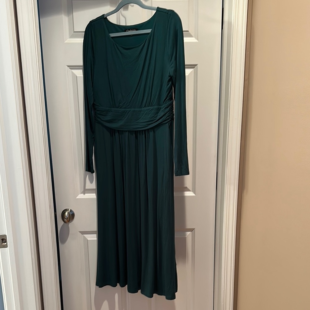 Comfortable Forest Green Ruched Dress with Long Sleeves - like new!